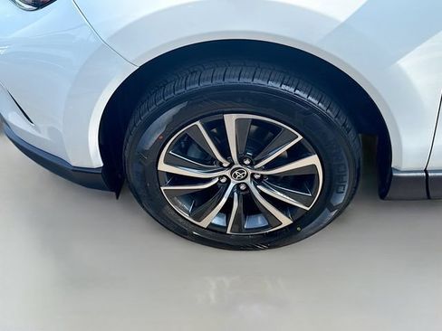Used 2024 Toyota Venza LE AWD/4WD image 29