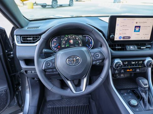 Used 2025 Toyota RAV4 XSE AWD/4WD image 45
