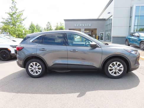 Used 2023 Ford Escape Active w/ Tech Pack #1 AWD/4WD image 4
