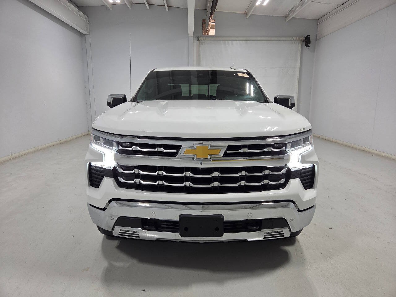 Used 2023 Chevrolet Silverado 1500 LTZ w/ LTZ Convenience Package II AWD/4WD image 4