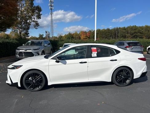 New 2026 Toyota Camry Hybrid FWD image 8