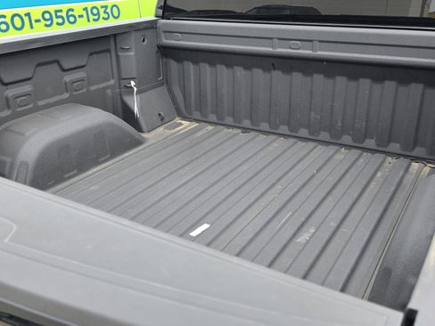 Used 2023 Chevrolet Silverado 1500 LT AWD/4WD image 17