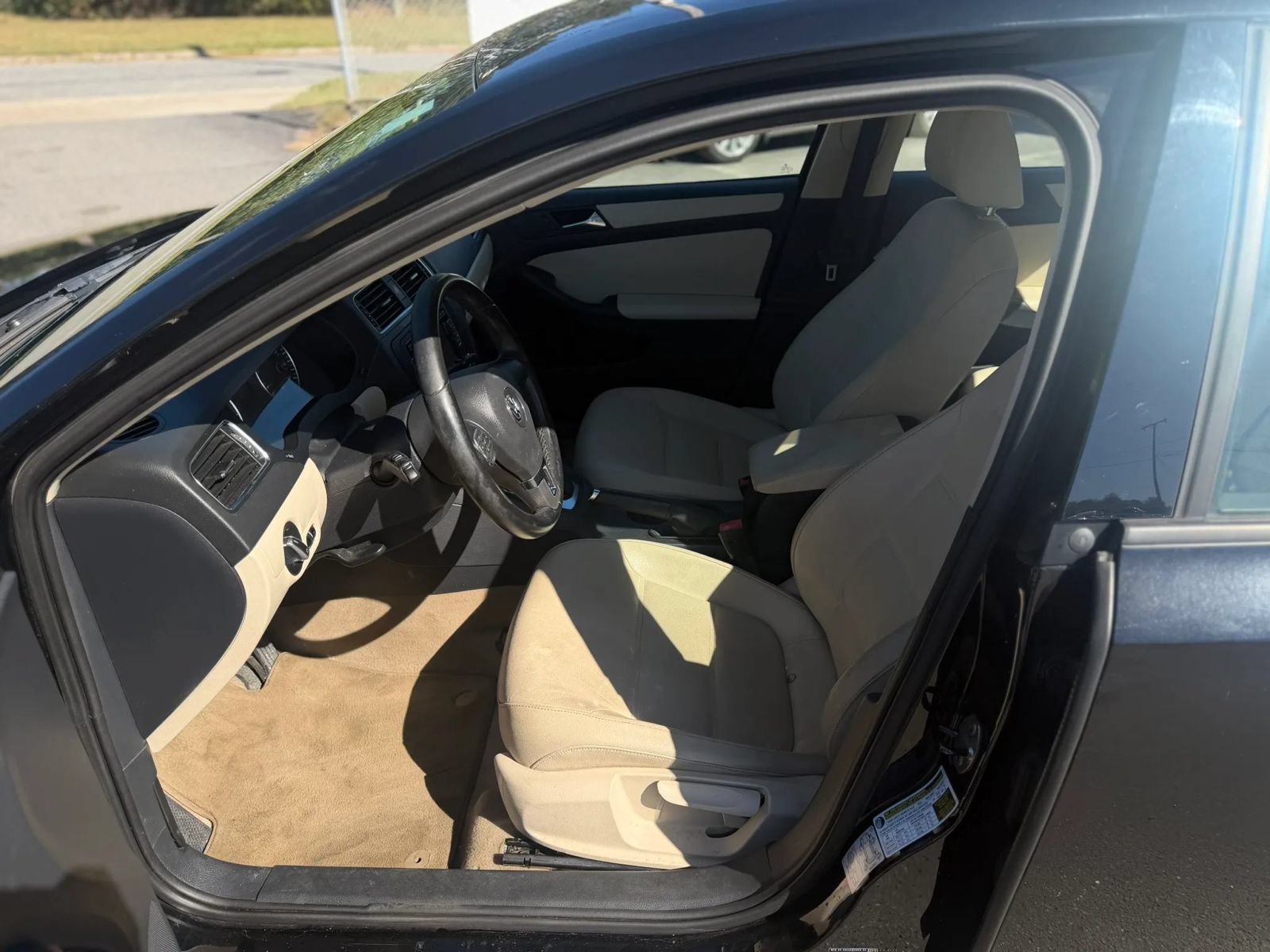 Used 2012 Volkswagen Jetta SE FWD image 12