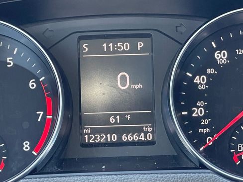 Used 2016 Volkswagen Passat 1.8T SE FWD image 26