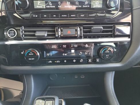 Used 2023 Nissan Pathfinder SL image 15