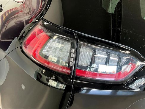 Used 2020 Jeep Cherokee Limited image 28