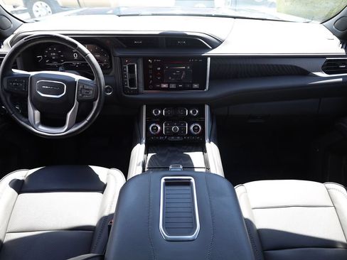 Used 2024 GMC Yukon Denali w/ Advanced Technology Package AWD/4WD image 22