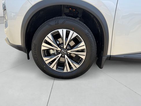 Used 2023 Nissan Rogue SV AWD/4WD image 14