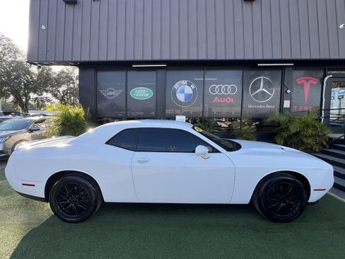 Used 2018 Dodge Challenger SXT image 8
