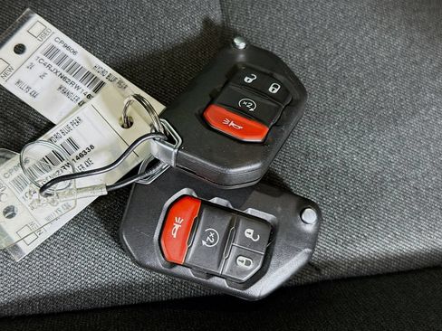 Used 2024 Jeep Wrangler Unlimited AWD/4WD image 34