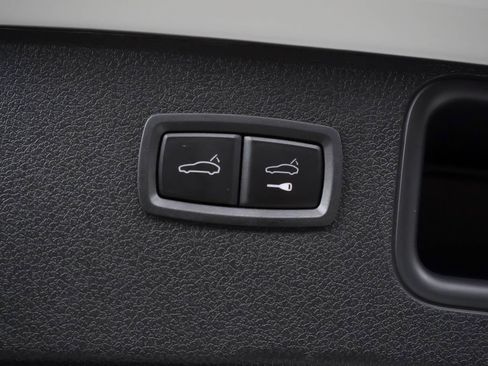 Certified 2026 Porsche Macan AWD/4WD image 14