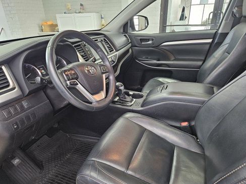 Used 2016 Toyota Highlander XLE image 8