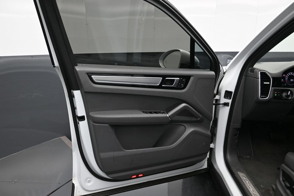 Certified 2023 Porsche Cayenne Platinum Edition AWD/4WD image 8
