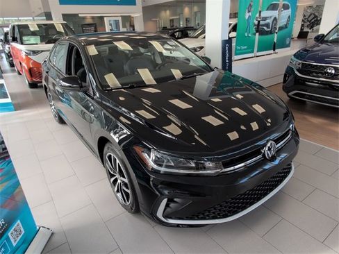 New 2025 Volkswagen Jetta SE image 2