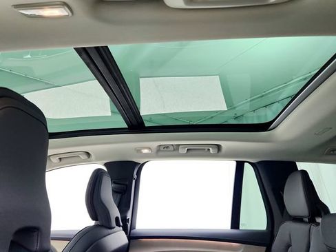 New 2025 Volvo XC90 T8 Plus w/ Protection Package Premier AWD/4WD image 18