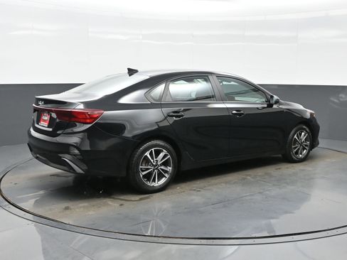 Used 2023 Kia Forte LXS w/ LXS Technology Package FWD image 6