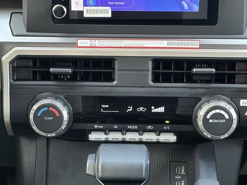 Certified 2025 Toyota Tacoma SR5 AWD/4WD image 28
