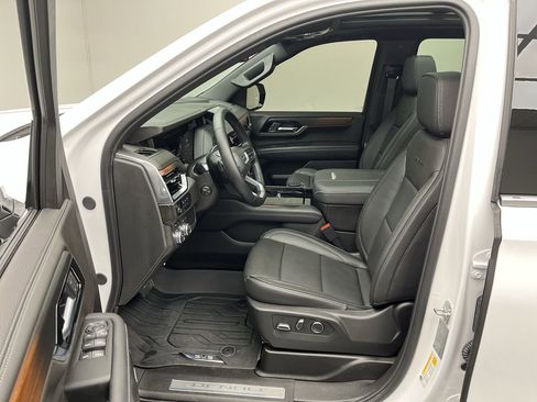 Certified 2025 GMC Yukon XL Denali w/ Sun & Power Step Package image 10