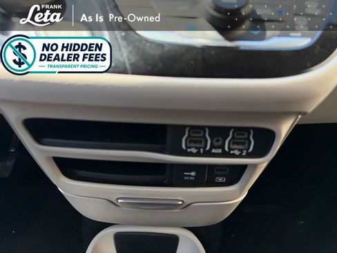 Used 2022 Chrysler Pacifica Touring-L FWD image 14