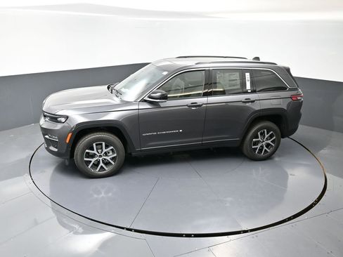 New 2025 Jeep Grand Cherokee Limited w/ Luxury Tech Group II image 42