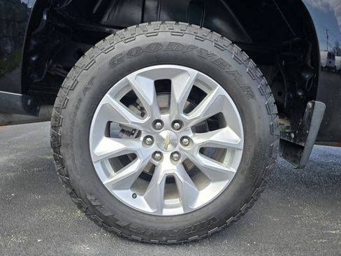 Used 2023 Chevrolet Silverado 1500 Custom image 12