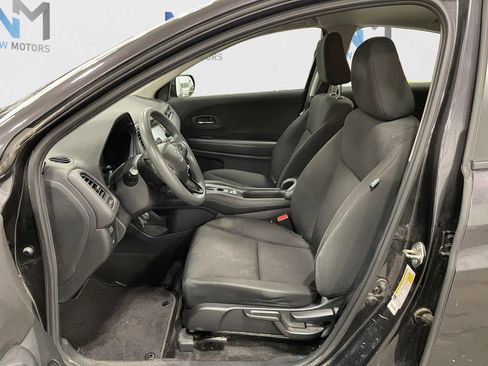 Used 2018 Honda HR-V LX image 9