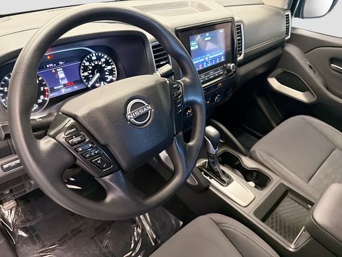 Used 2024 Nissan Frontier SV image 7