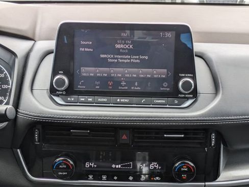 Used 2021 Nissan Rogue SV image 19