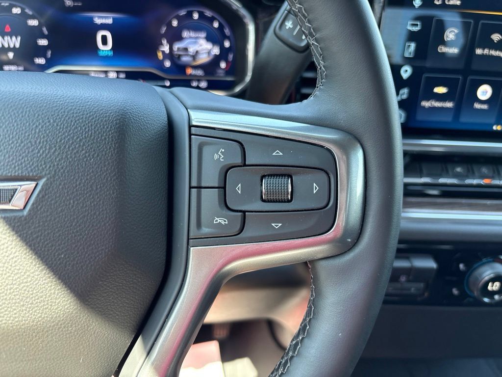 Used 2025 Chevrolet Silverado 1500 LT Trail Boss w/ LPO, Dark Essentials Package AWD/4WD image 38