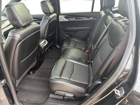 Used 2023 Cadillac XT6 Premium Luxury w/ Technology Package AWD/4WD image 10