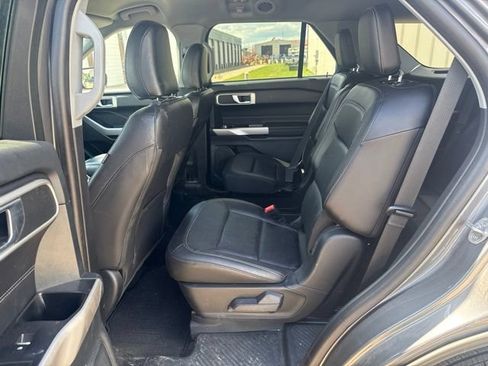 Used 2023 Ford Explorer XLT w/ Equipment Group 202A AWD/4WD image 4