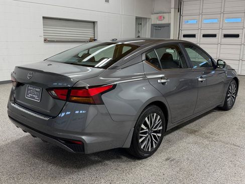 Used 2023 Nissan Altima 2.5 SV FWD image 4