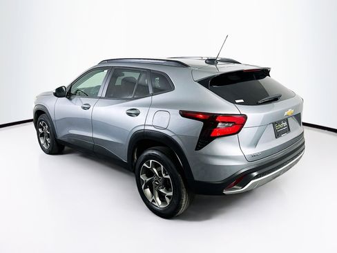 Used 2025 Chevrolet Trax LT w/ LT Convenience Package image 5