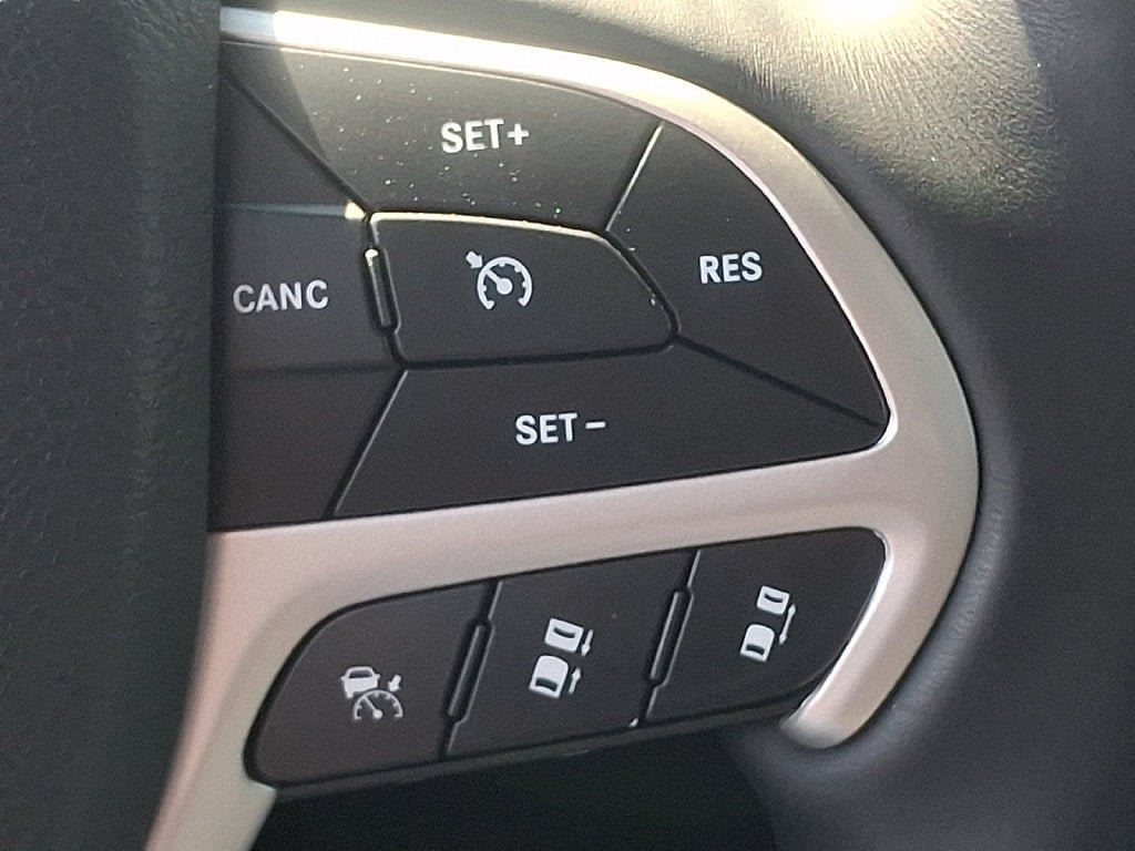 Used 2019 Jeep Grand Cherokee Summit AWD/4WD image 22