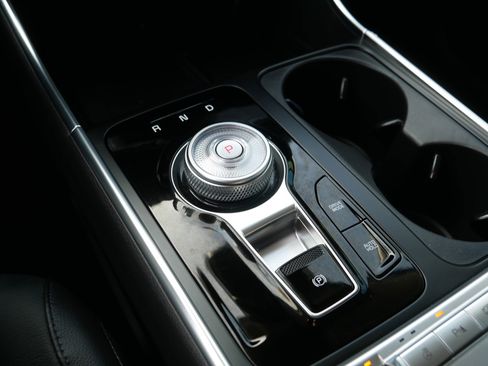 Certified 2025 Kia Carnival SX Prestige FWD image 24