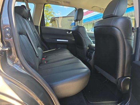 Used 2010 Mitsubishi Endeavor SE image 23