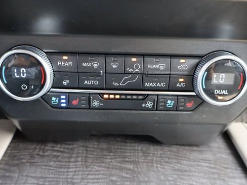 Used 2020 Ford Expedition Limited image 13