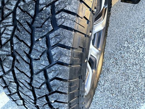 Used 2019 RAM 1500 Laramie image 23