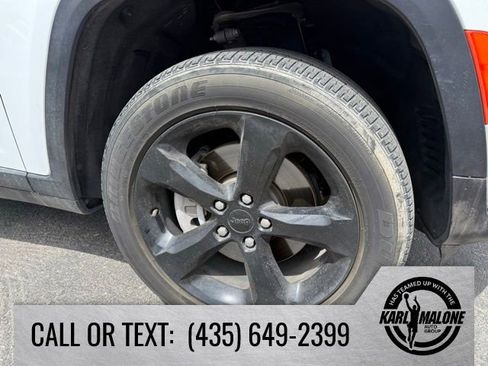 Used 2023 Jeep Grand Cherokee L Laredo AWD/4WD image 9