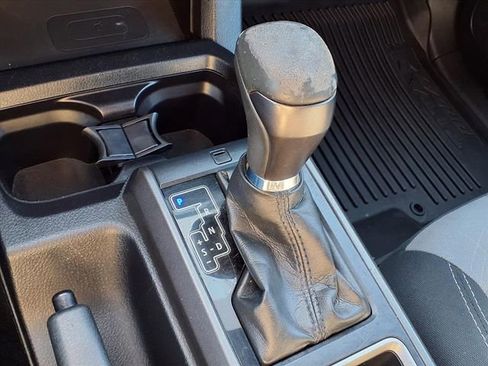 Used 2020 Toyota Tacoma TRD Sport w/ Technology Package image 19