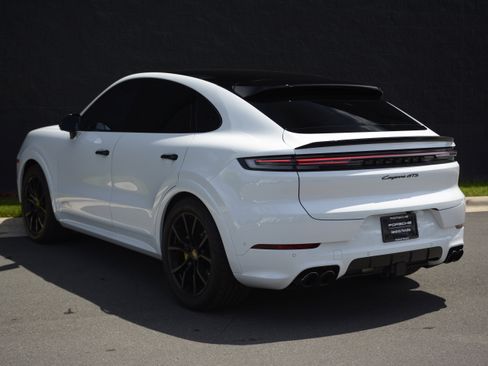 Certified 2026 Porsche Cayenne GTS AWD/4WD image 3