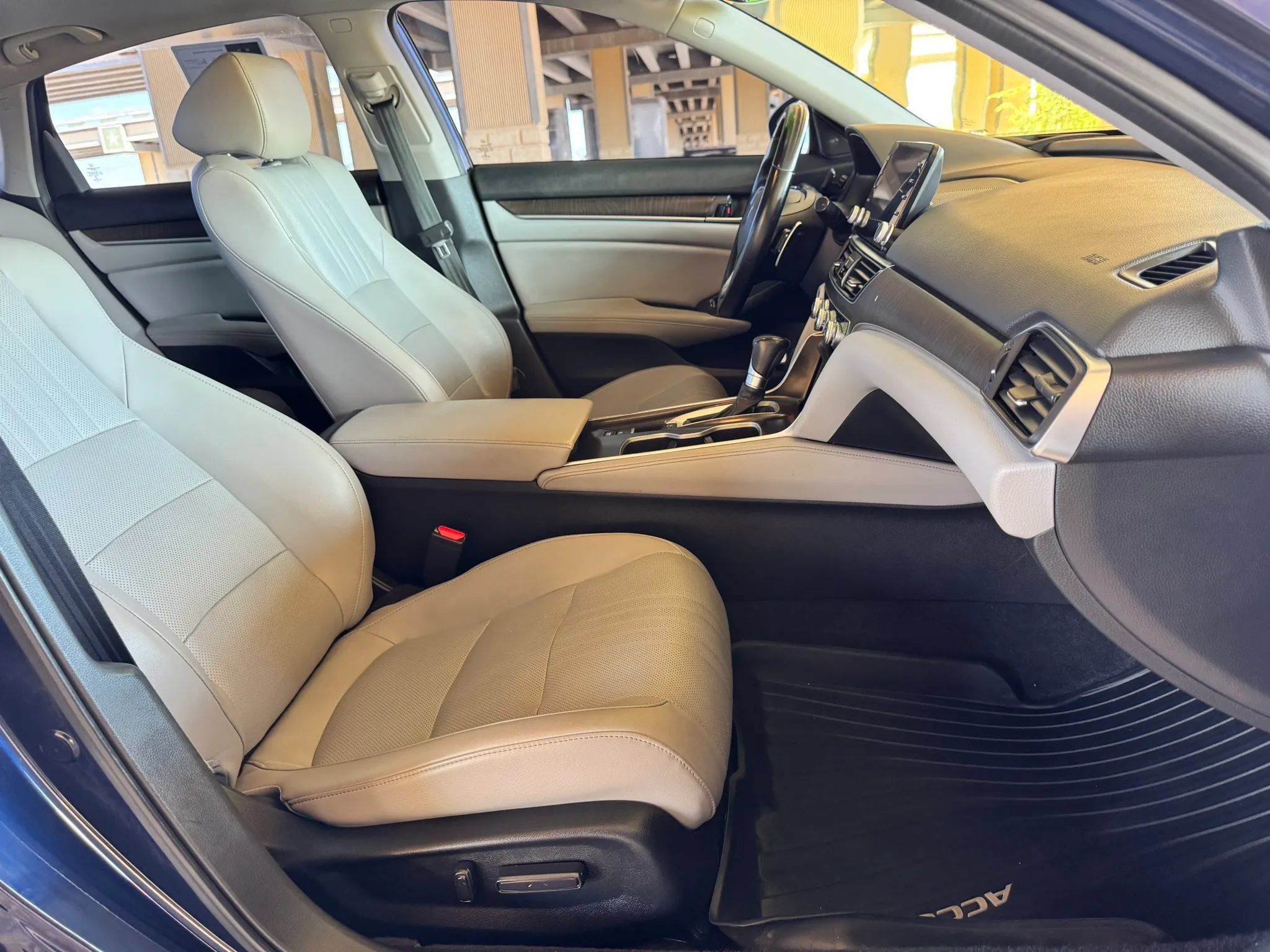 Used 2018 Honda Accord Touring image 24