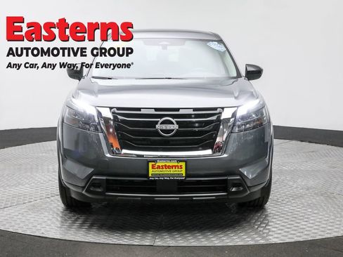Used 2024 Nissan Pathfinder S AWD/4WD image 2