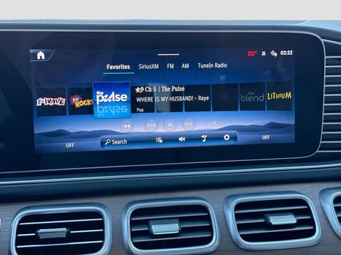 Used 2024 Mercedes-Benz GLE 450e 4MATIC image 30