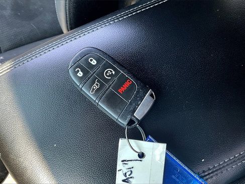 Used 2022 Dodge Durango GT image 33