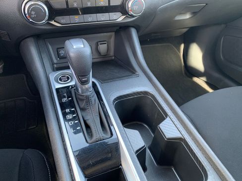 Used 2025 Nissan Sentra SV image 40