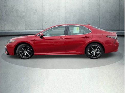 Certified 2022 Toyota Camry SE image 5