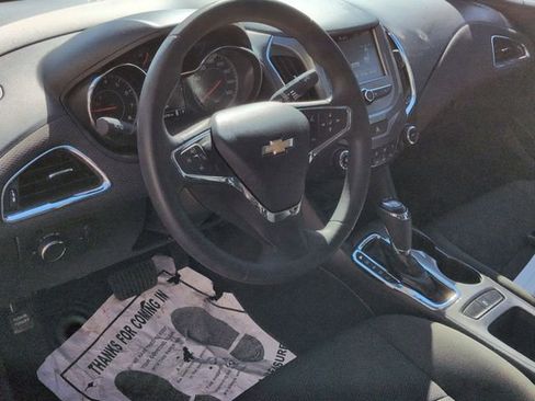 Used 2017 Chevrolet Cruze LT w/ Convenience Package image 12