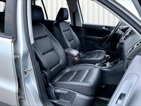 Used 2017 Volkswagen Tiguan S image 27