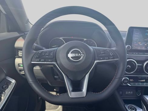 Used 2025 Nissan Sentra SR FWD image 13